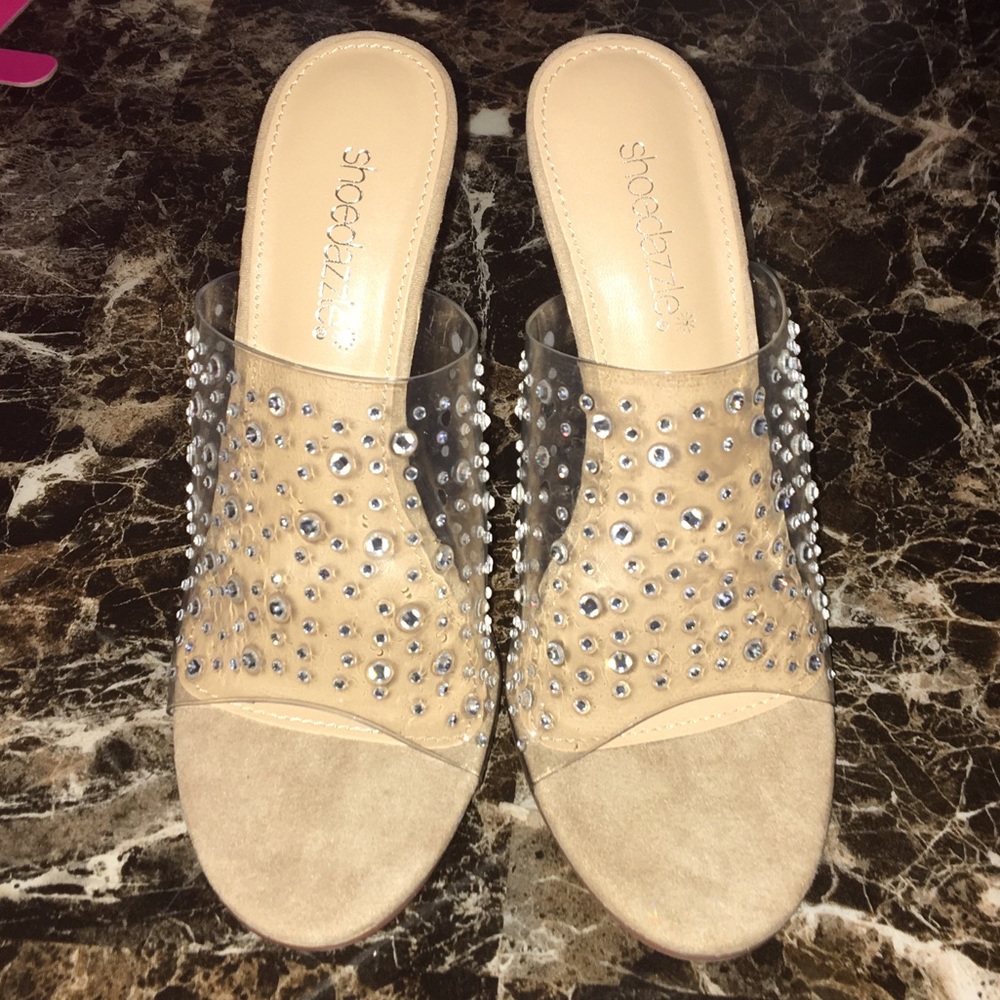 Cute Reeba Slip On Wedge in a Size 7